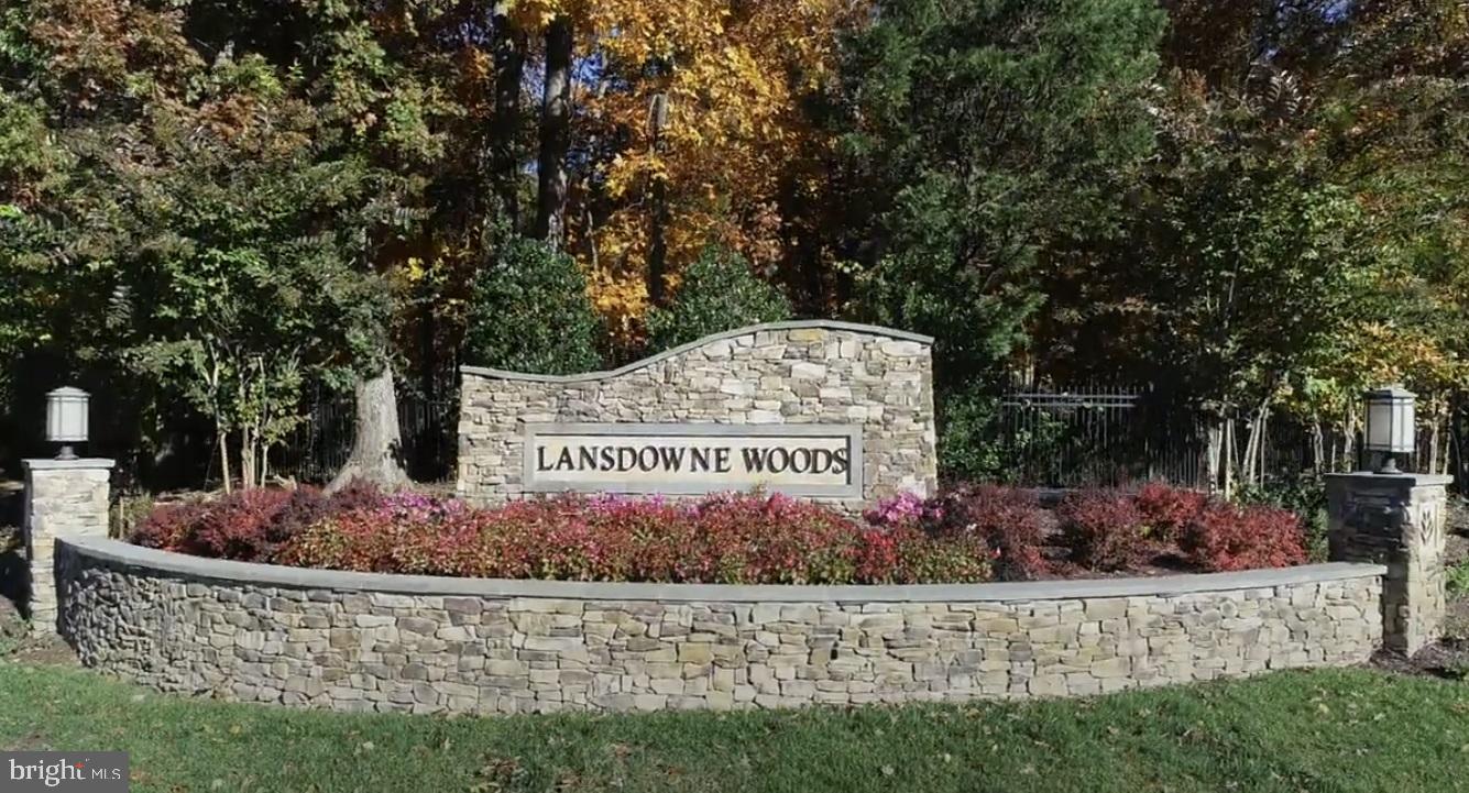 LANSDOWNE WOODS - Residential