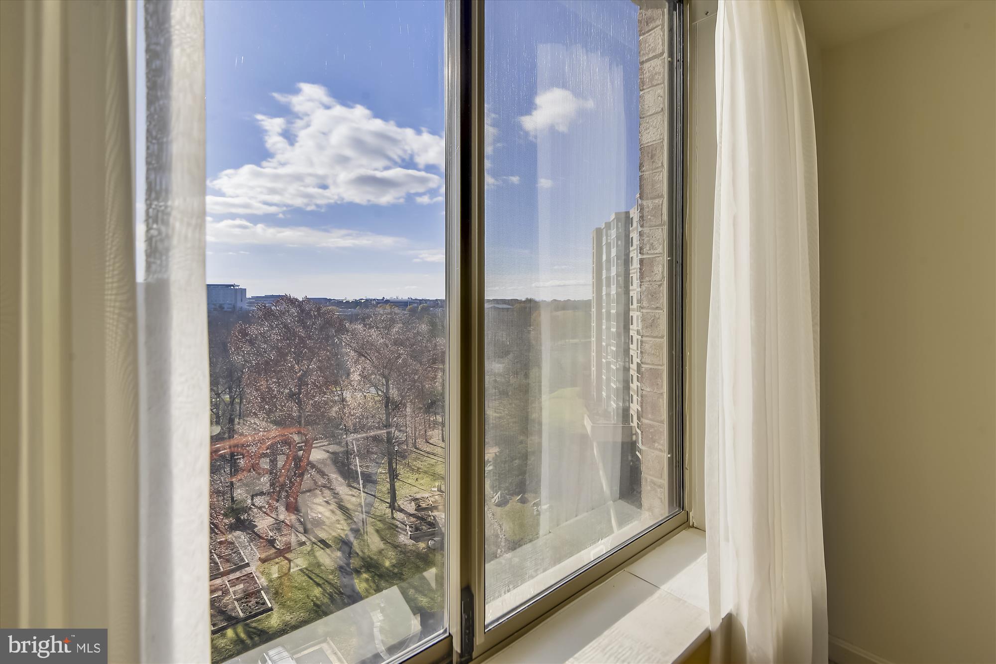 LANSDOWNE WOODS - Residential