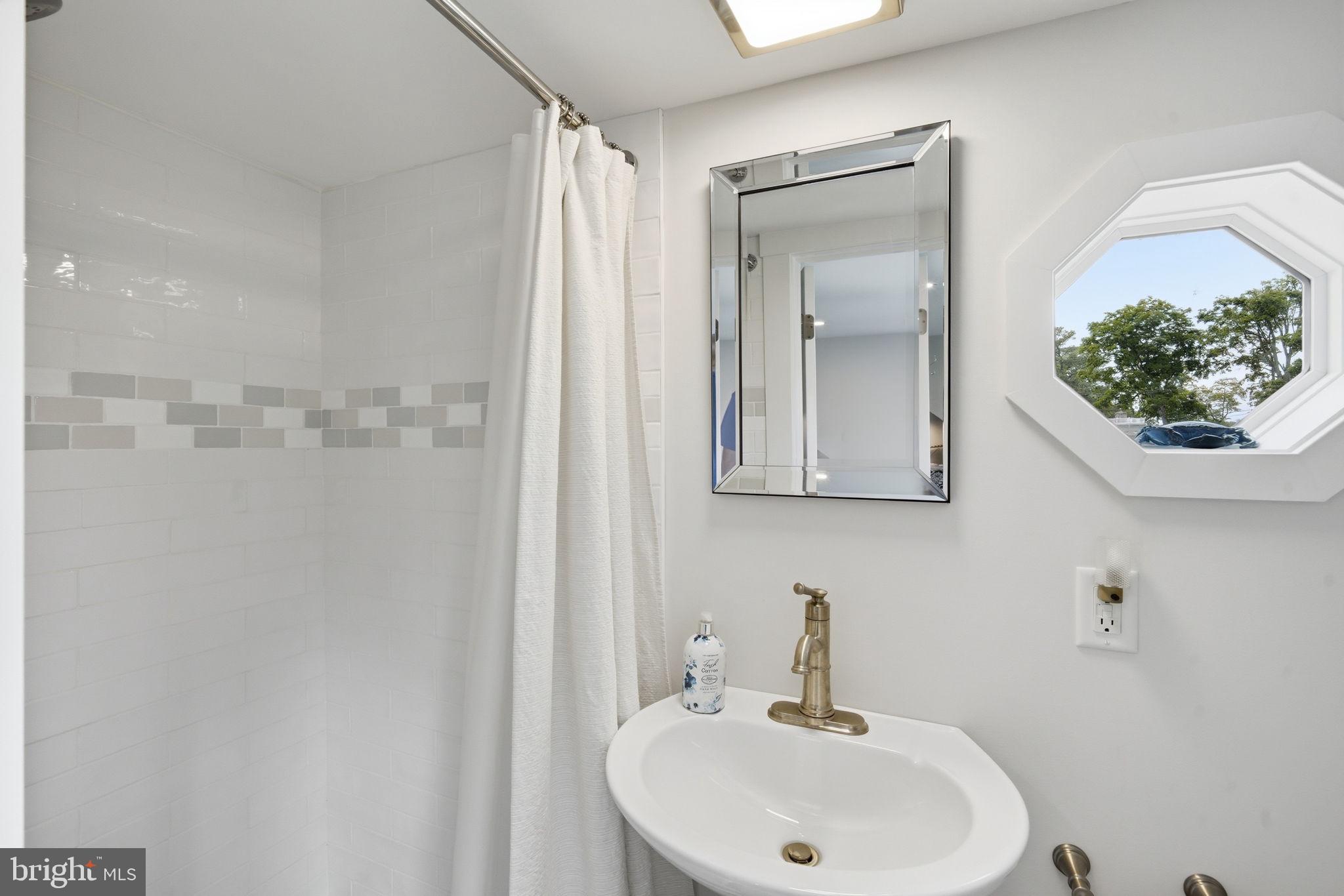 HACKS POINT - Residential