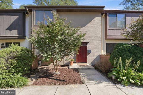 Photo of 2053 Golf Course Drive, RESTON, VA 20191 (MLS # VAFX2344548)