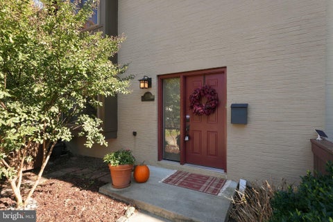 Photo of 2053 Golf Course Drive, RESTON, VA 20191 (MLS # VAFX2344548)