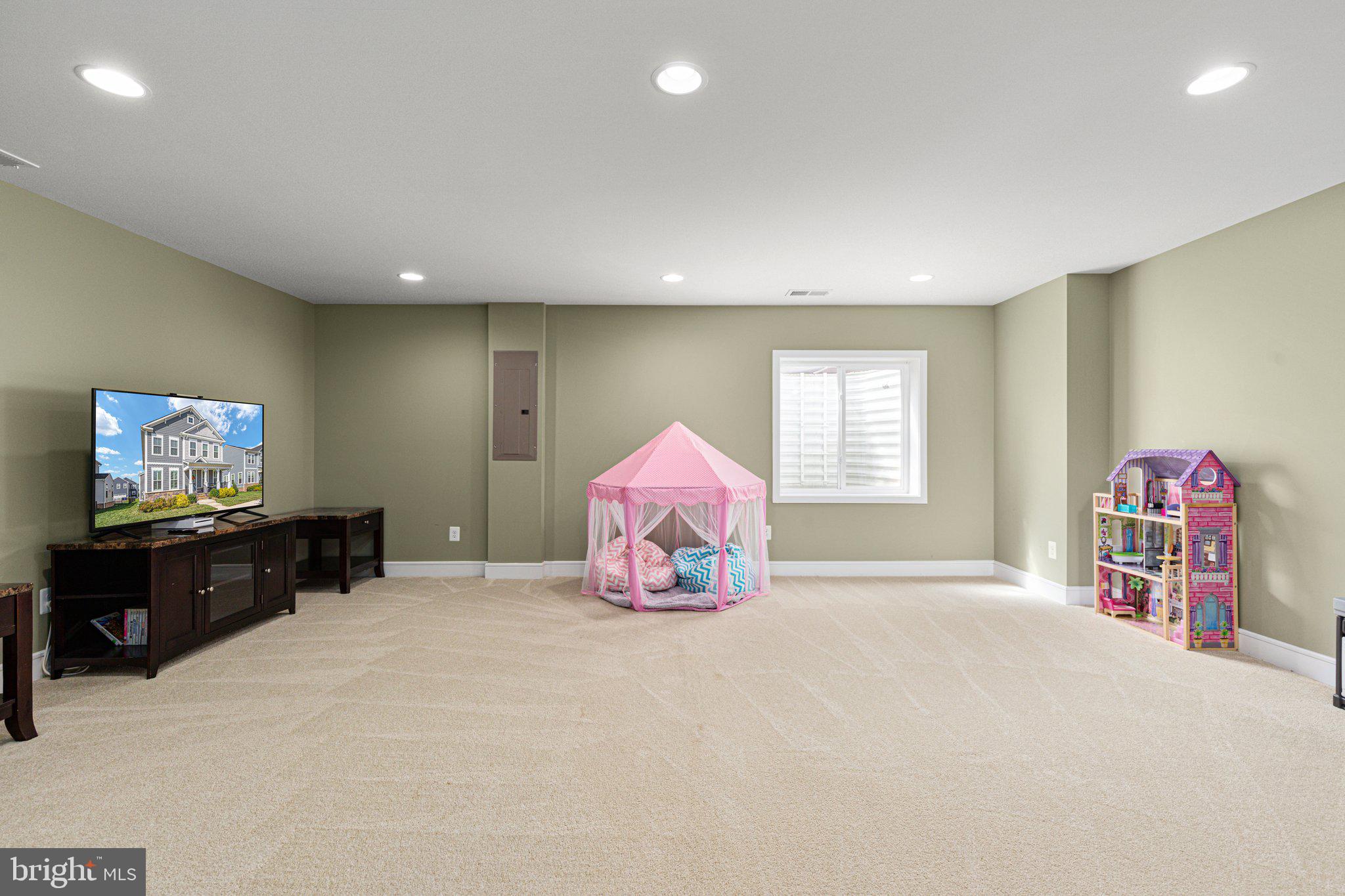 MEADOWBROOK - Residential