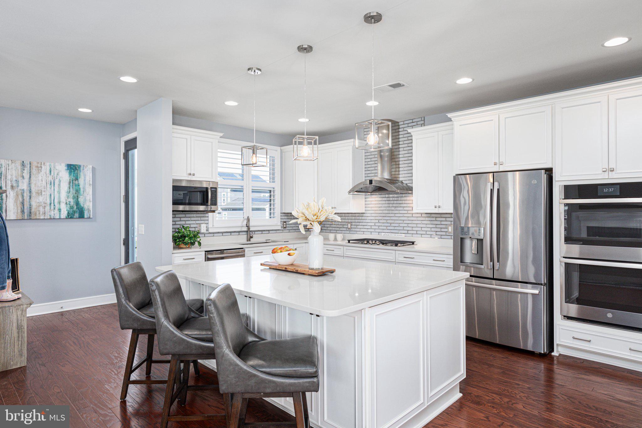 MEADOWBROOK - Residential