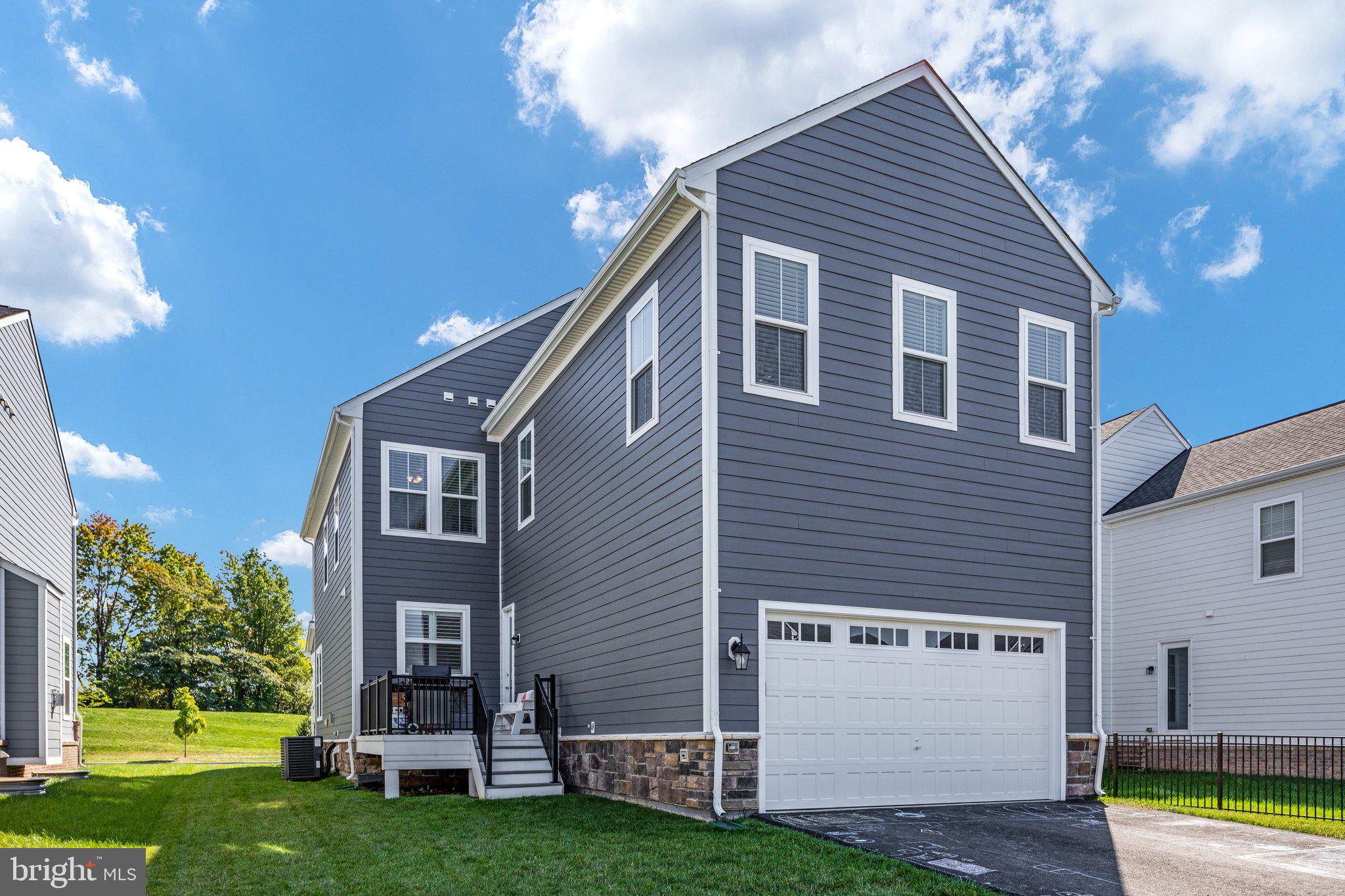 MEADOWBROOK - Residential