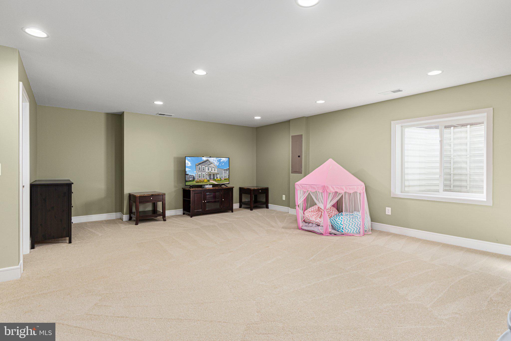 MEADOWBROOK - Residential