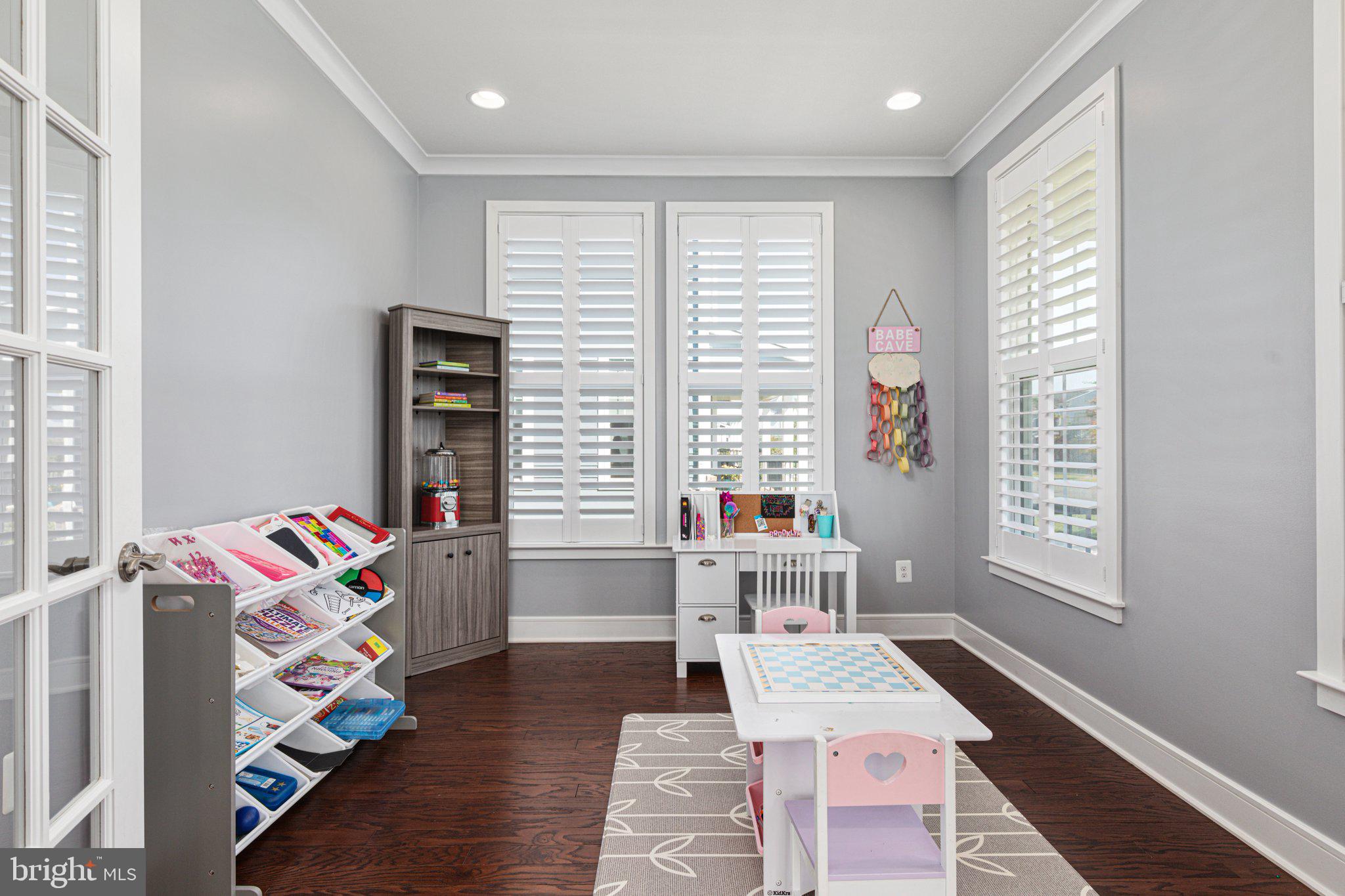 MEADOWBROOK - Residential