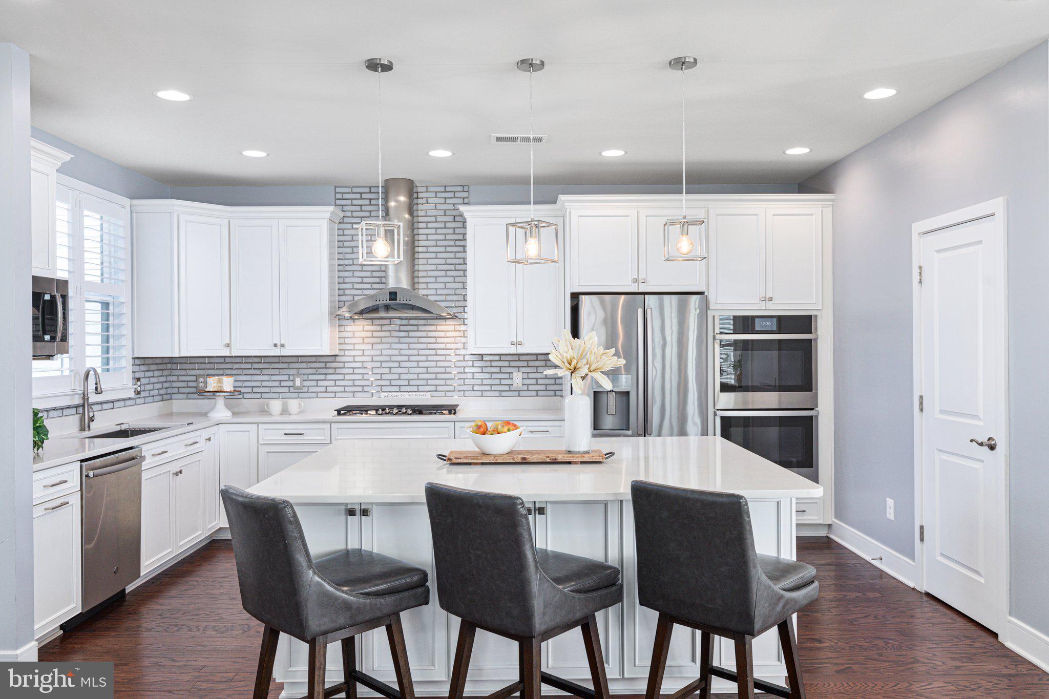 MEADOWBROOK - Residential