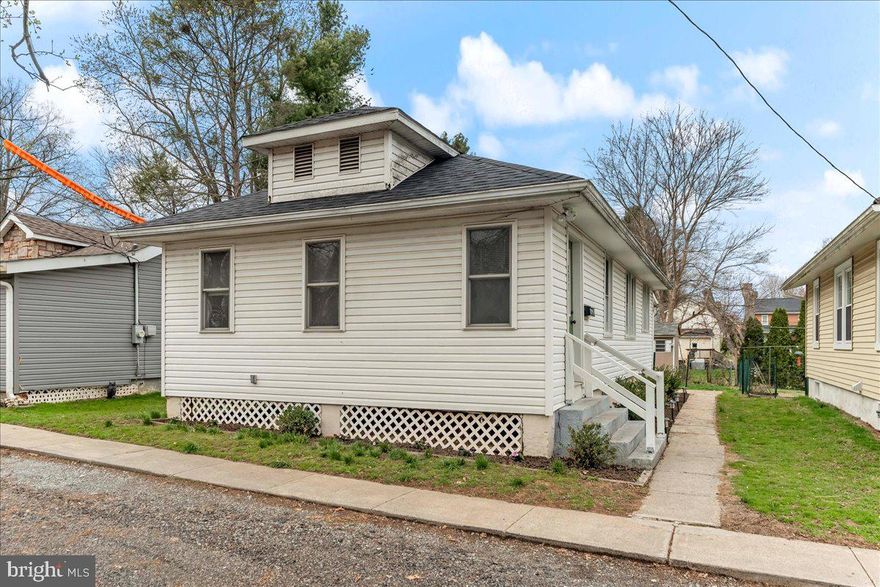 Low-maintenance and updated with modern conveniences, this new rental is now available and located in the Oxford borough. Quiet location with ample parking and walking distance to Historic downtown, this ranch-style home features three bedrooms and one full bath, newly renovated. Home amenities also include a spacious kitchen, complete with all appliances, including a washer and dryer.
With central air, new roof and fresh paint, this opportunity will not last long on the market. Contact the listing agent today to schedule your showing. No smoking please. First month's rent and security deposit due at signing.