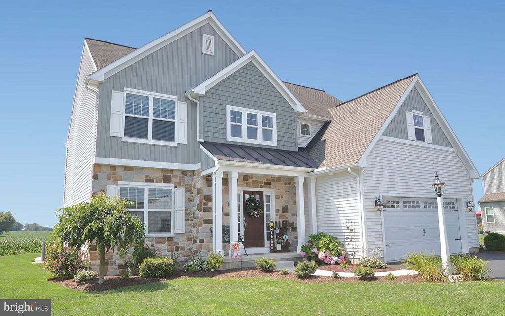 Photo of 635 SKYLER DR, MOUNT JOY, PA 17552 (MLS # PALA2037654)