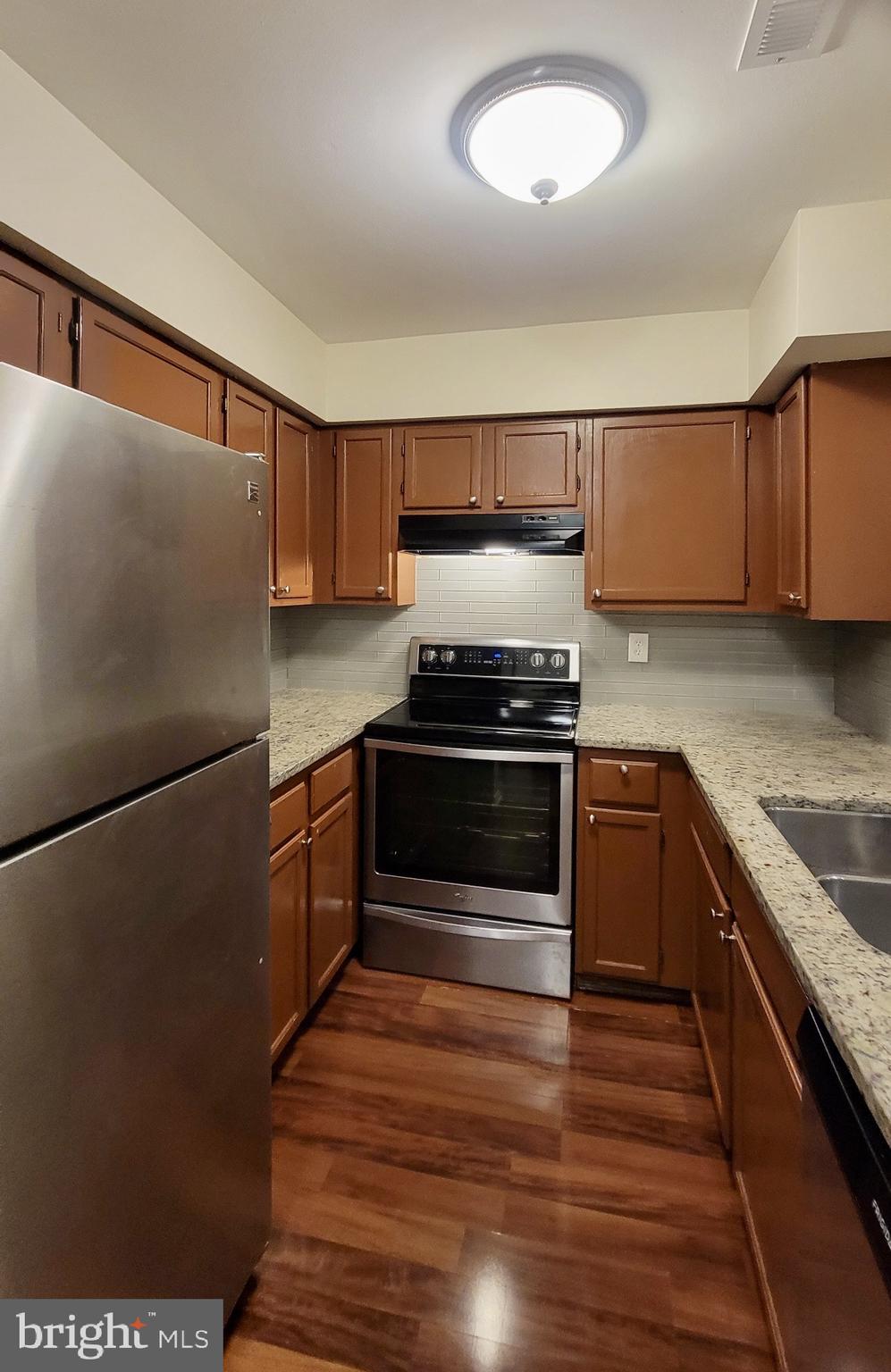 STONINGTON CONDOMINIUMS - Residential