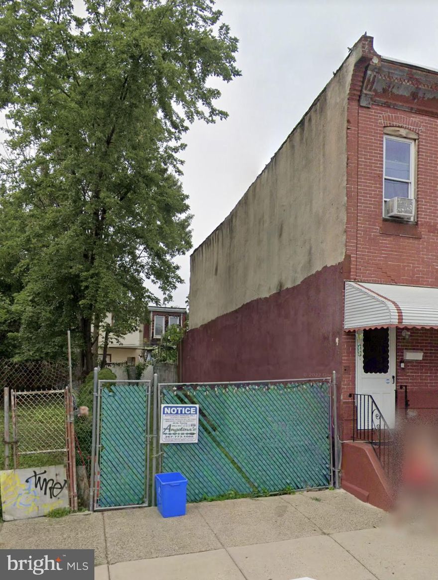 DON'T MISS OUT ON YOUR CHANCE TO PICK UP THIS RM1 LOT IN AN AREA BOOMING WITH NEW DEVELOPMENT AND GREAT RENTS! CAN BUILD A DUPLEX BY RIGHT. TITLE IS CLEAR AND READY TO CLOSE!