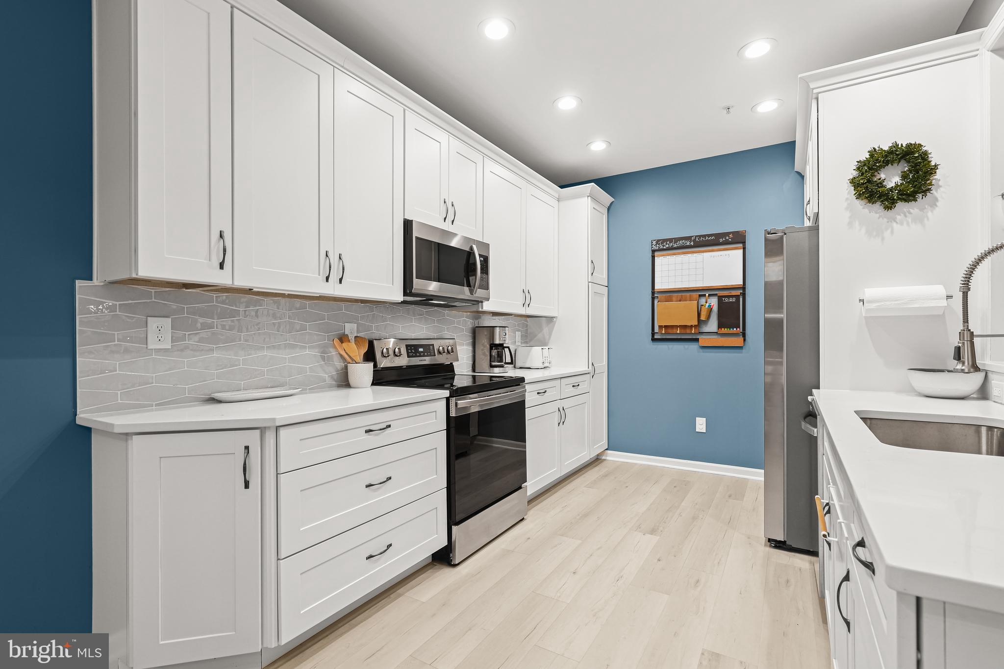 COLLEGE HILLS - Residential