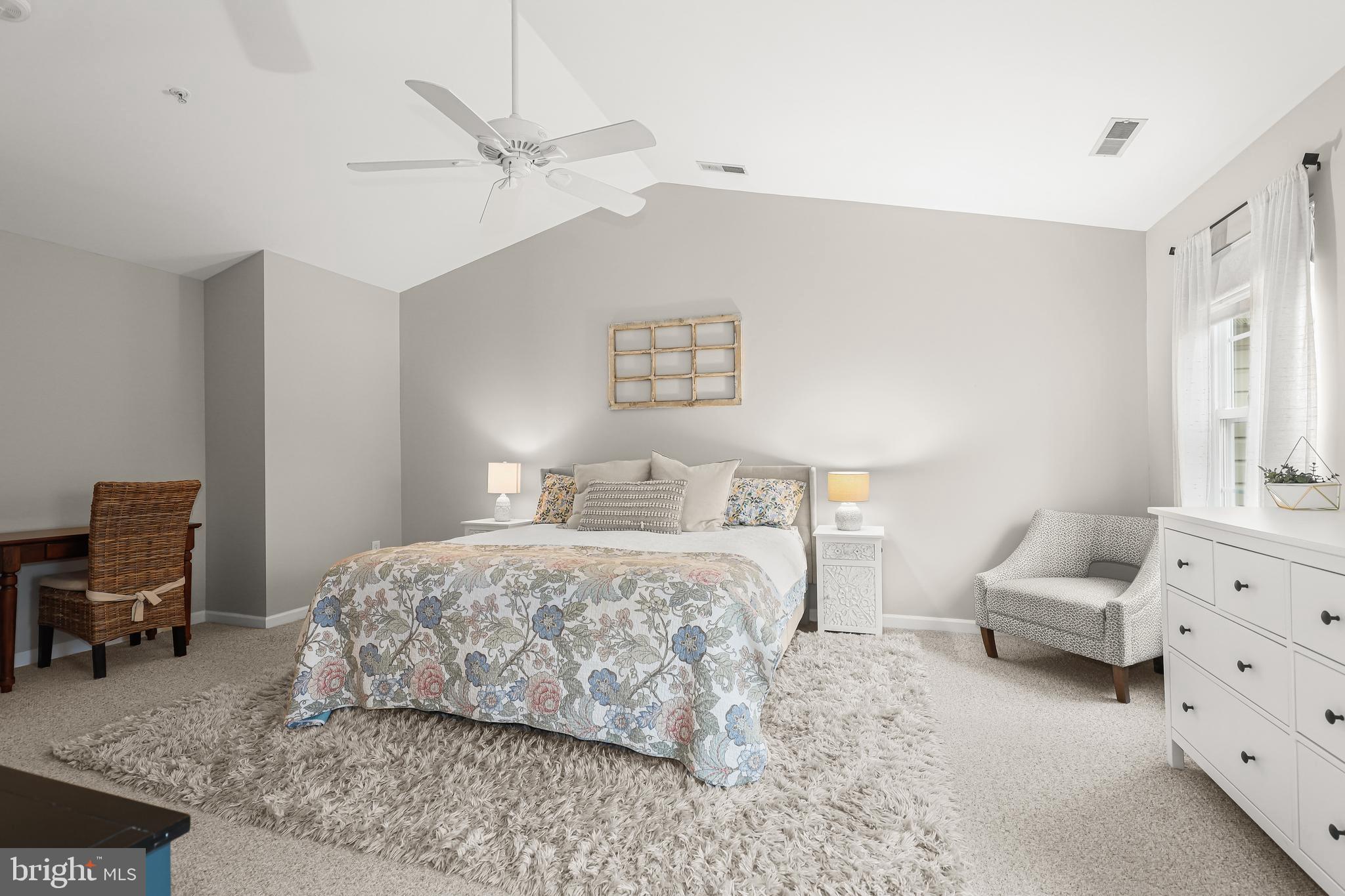 COLLEGE HILLS - Residential