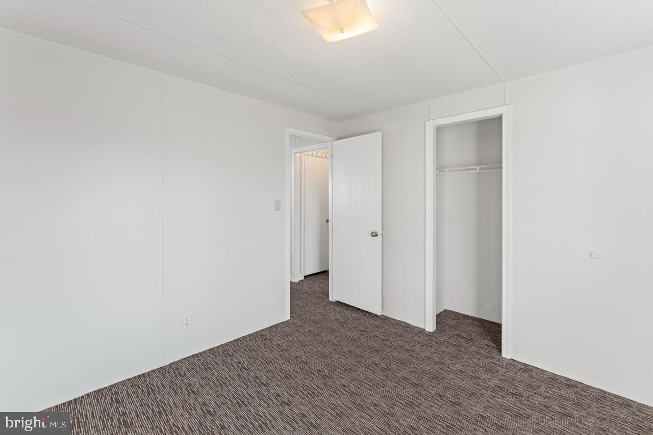 MEADOWS OF CHANTILLY - Residential