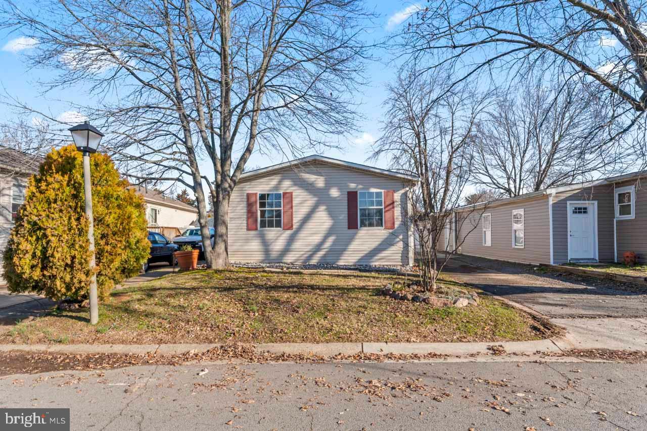 MEADOWS OF CHANTILLY - Residential