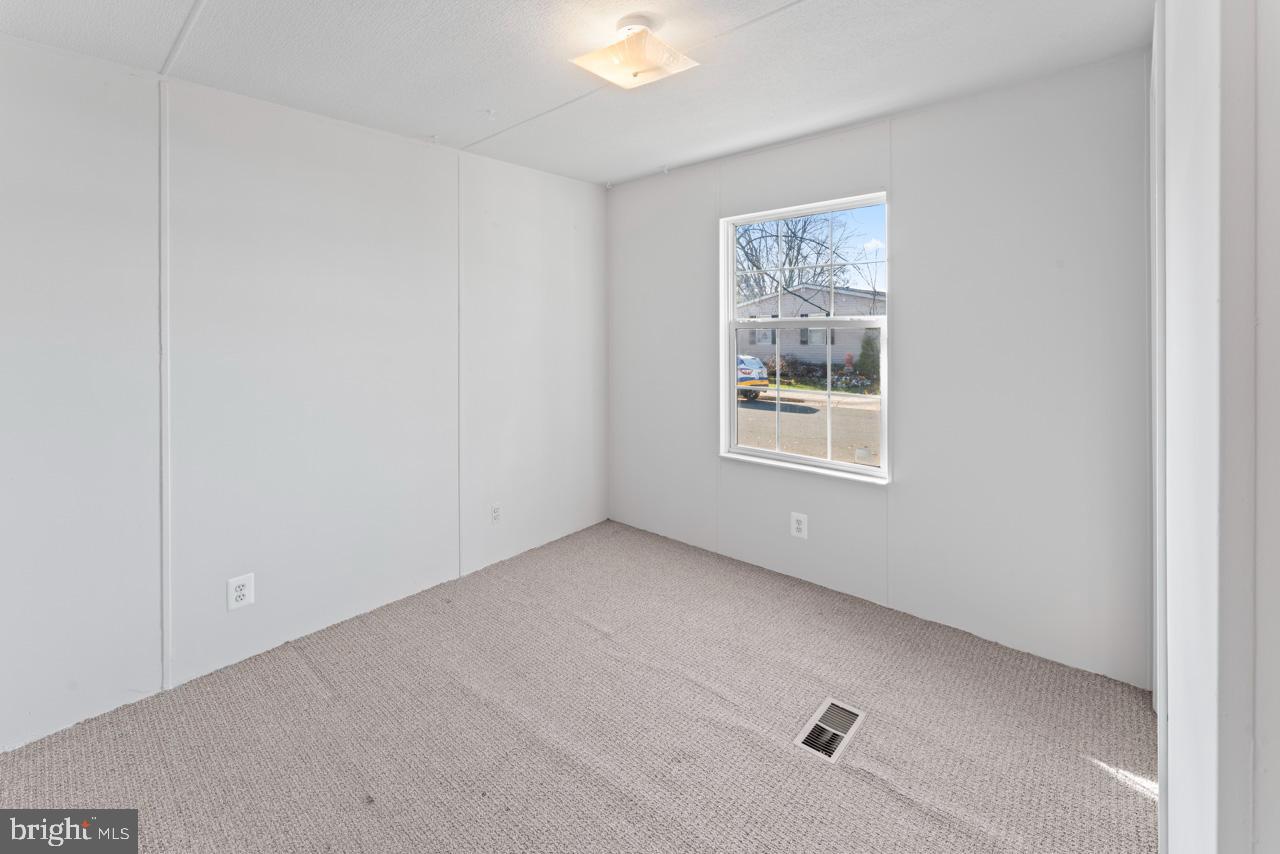 MEADOWS OF CHANTILLY - Residential