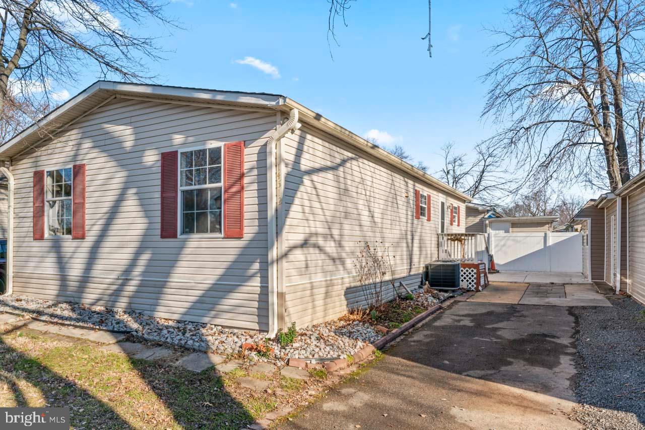 MEADOWS OF CHANTILLY - Residential