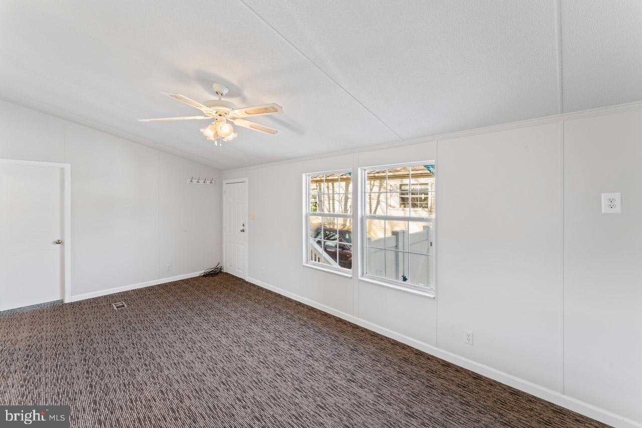 MEADOWS OF CHANTILLY - Residential