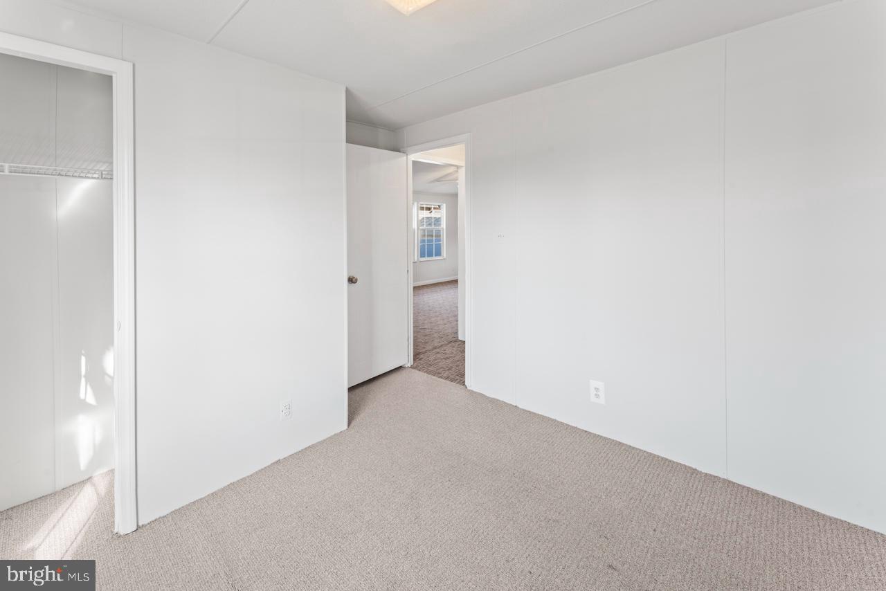 MEADOWS OF CHANTILLY - Residential