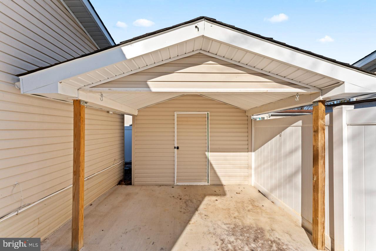 MEADOWS OF CHANTILLY - Residential