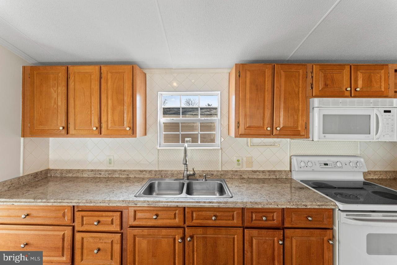 MEADOWS OF CHANTILLY - Residential