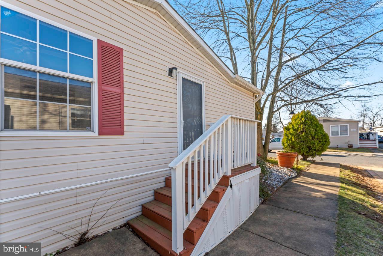 MEADOWS OF CHANTILLY - Residential