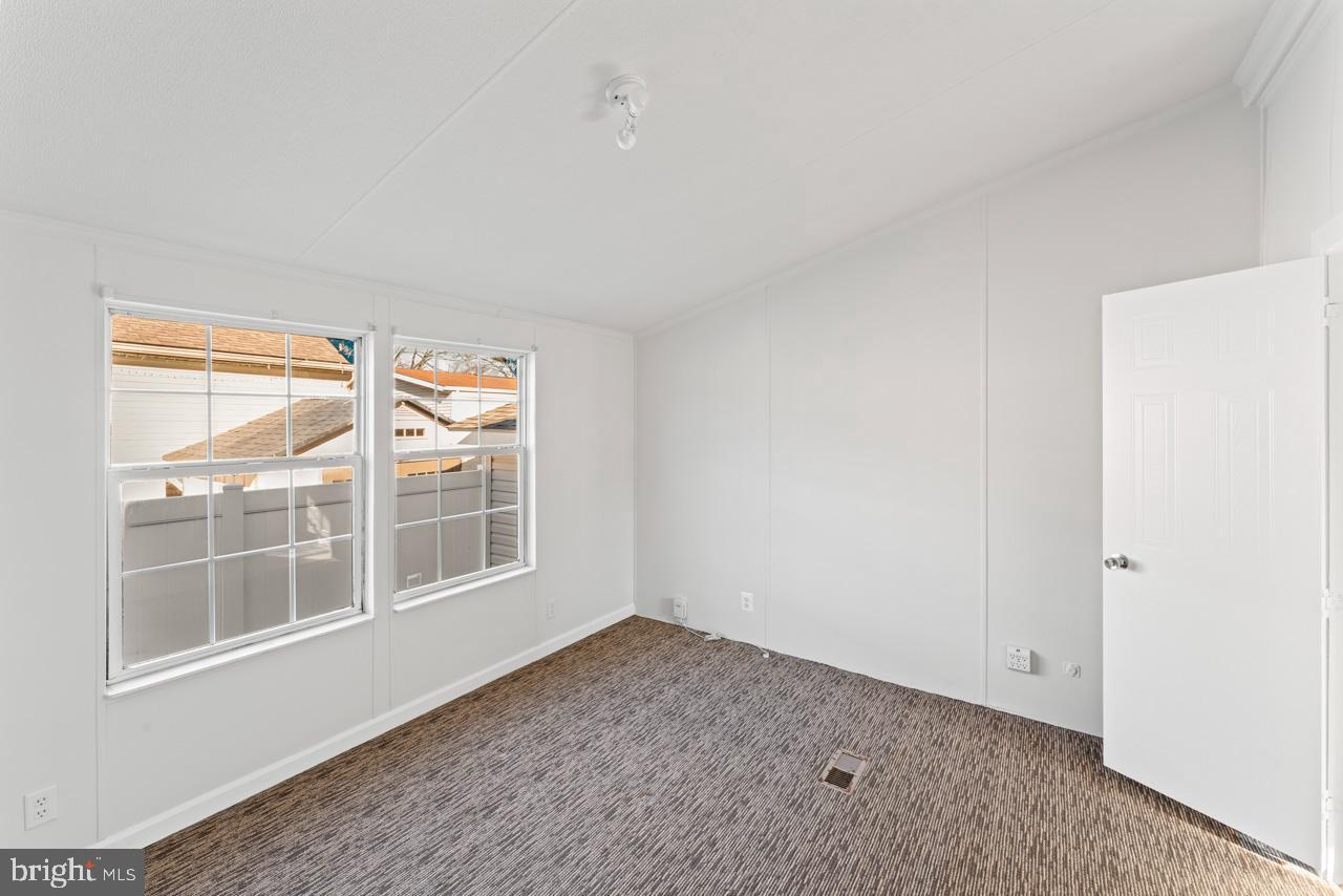 MEADOWS OF CHANTILLY - Residential