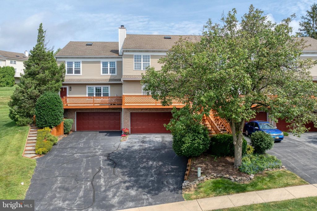 Photo of 110 Pinnacle Point Dr, LANCASTER, PA 17601 (MLS # PALA2074468)