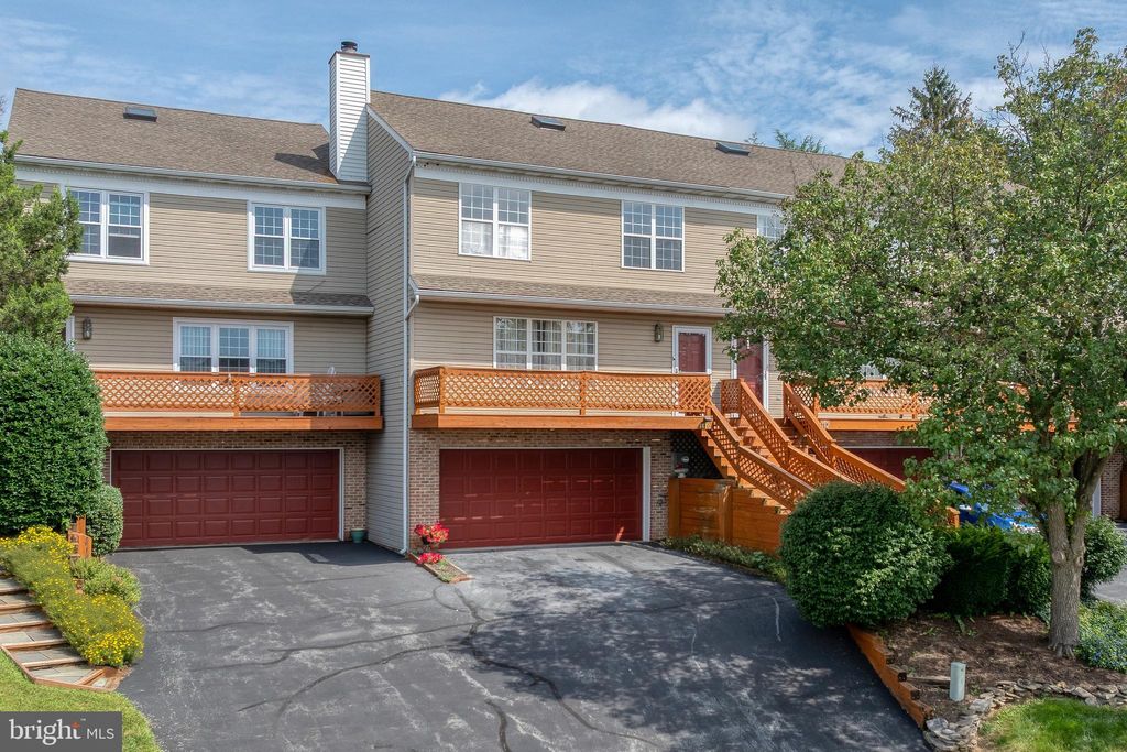 Photo of 110 Pinnacle Point Dr, LANCASTER, PA 17601 (MLS # PALA2074468)