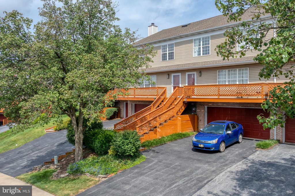 Photo of 110 Pinnacle Point Dr, LANCASTER, PA 17601 (MLS # PALA2074468)