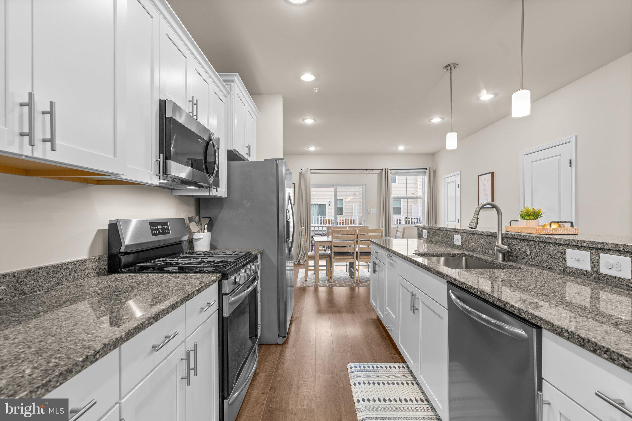 OXFORD SQUARE - Residential