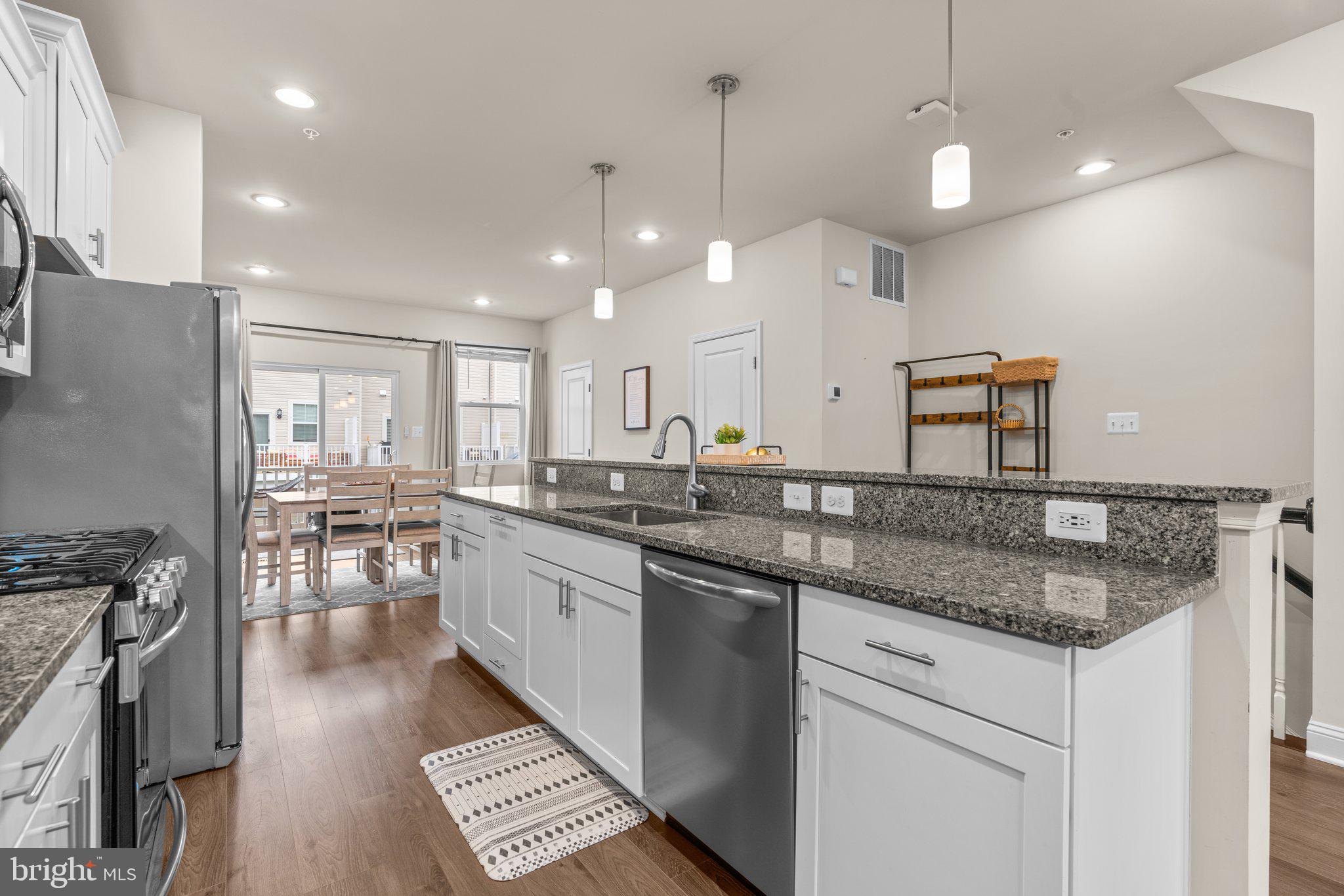 OXFORD SQUARE - Residential