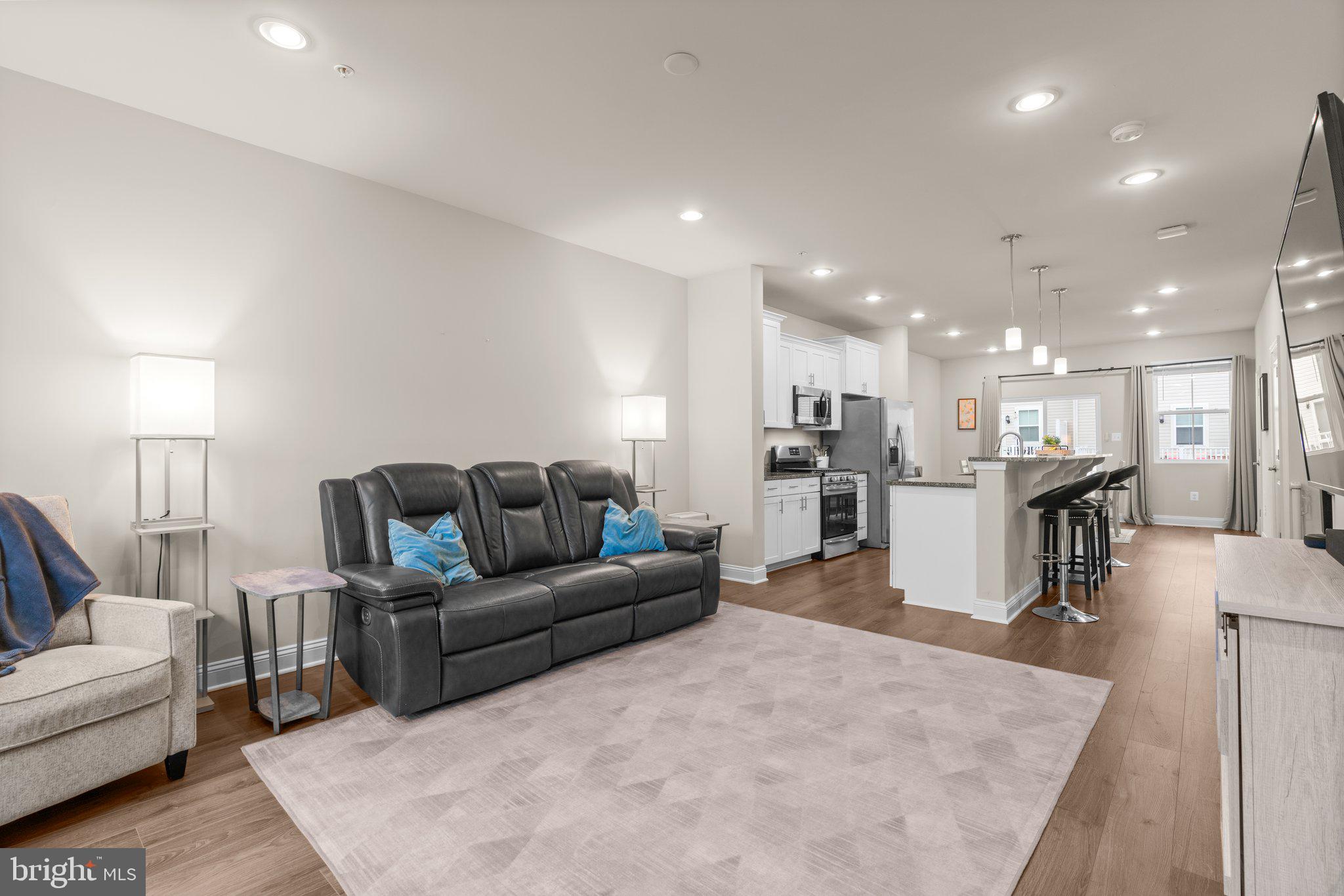 OXFORD SQUARE - Residential