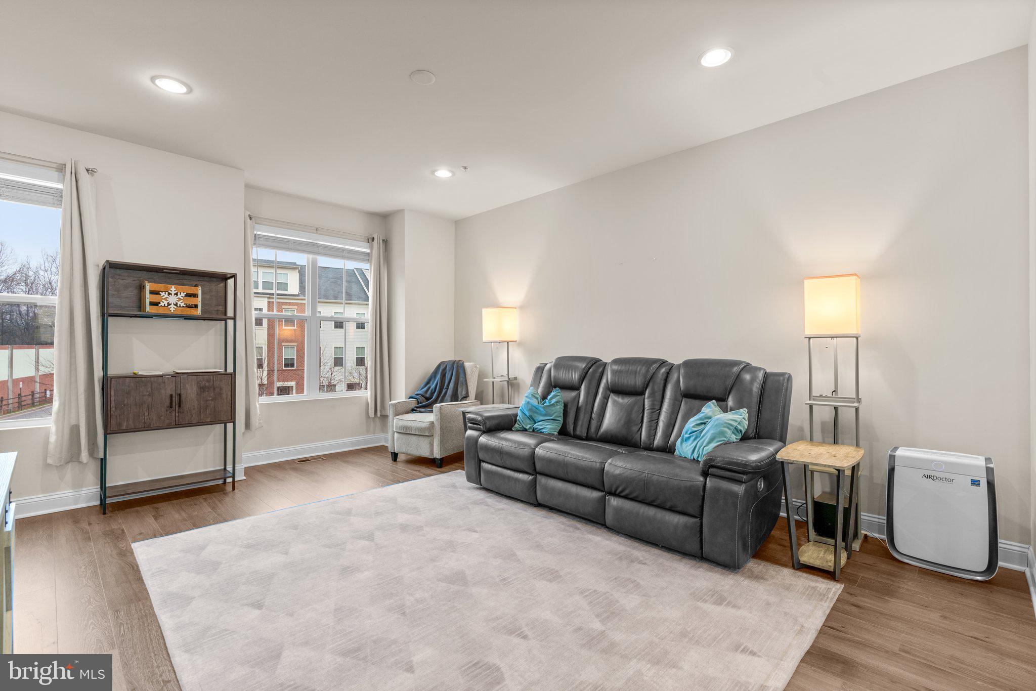 OXFORD SQUARE - Residential