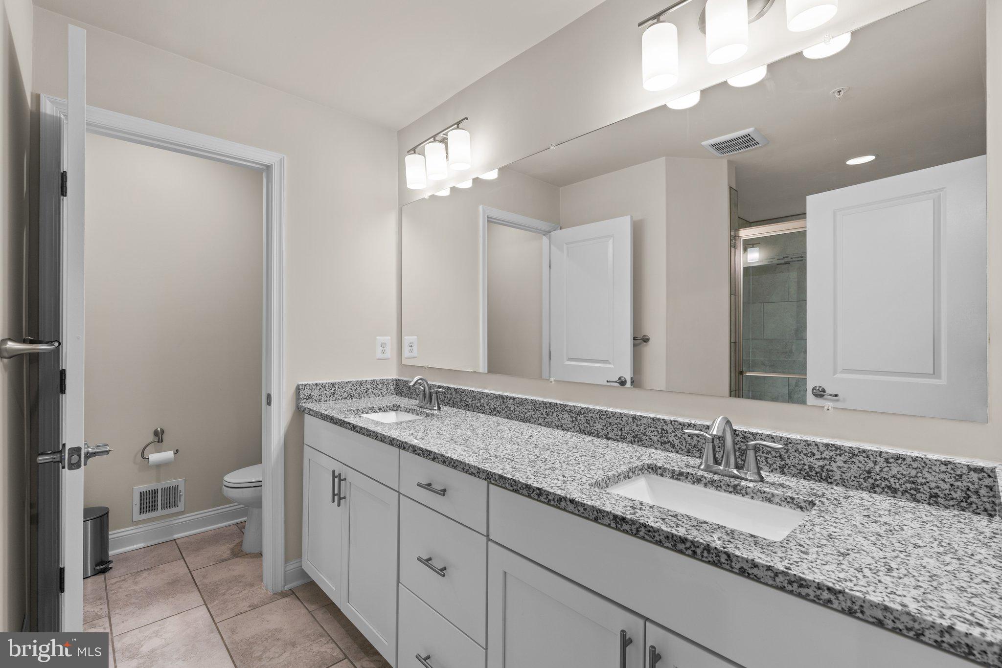 OXFORD SQUARE - Residential