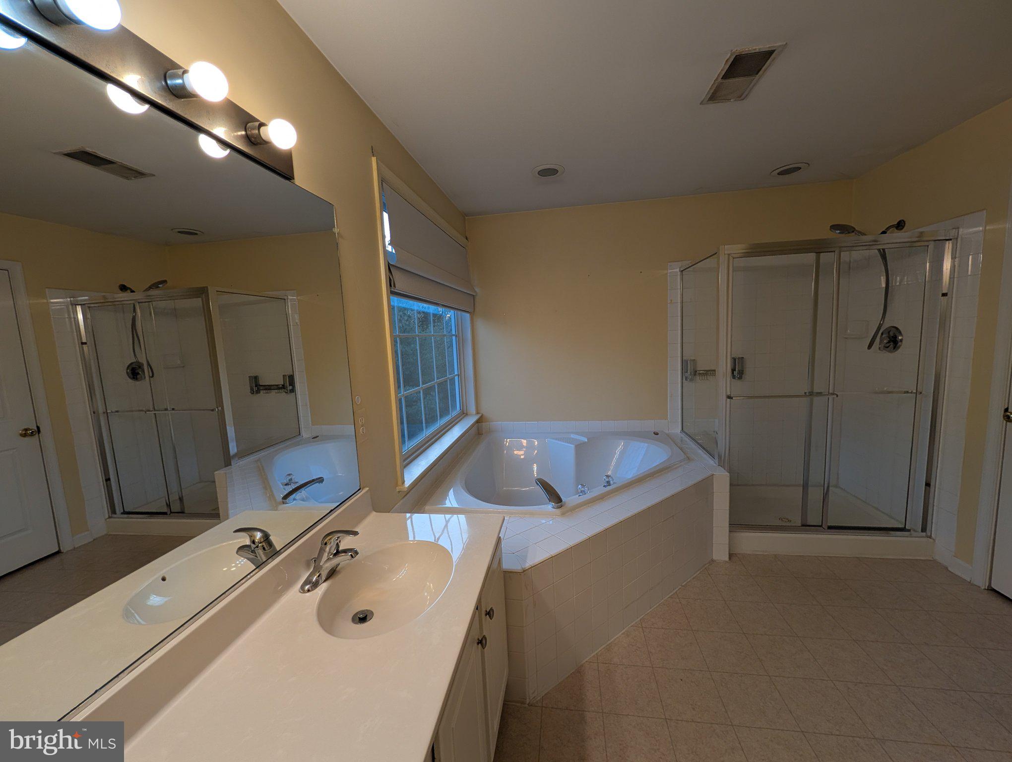 TALL OAKS - Residential