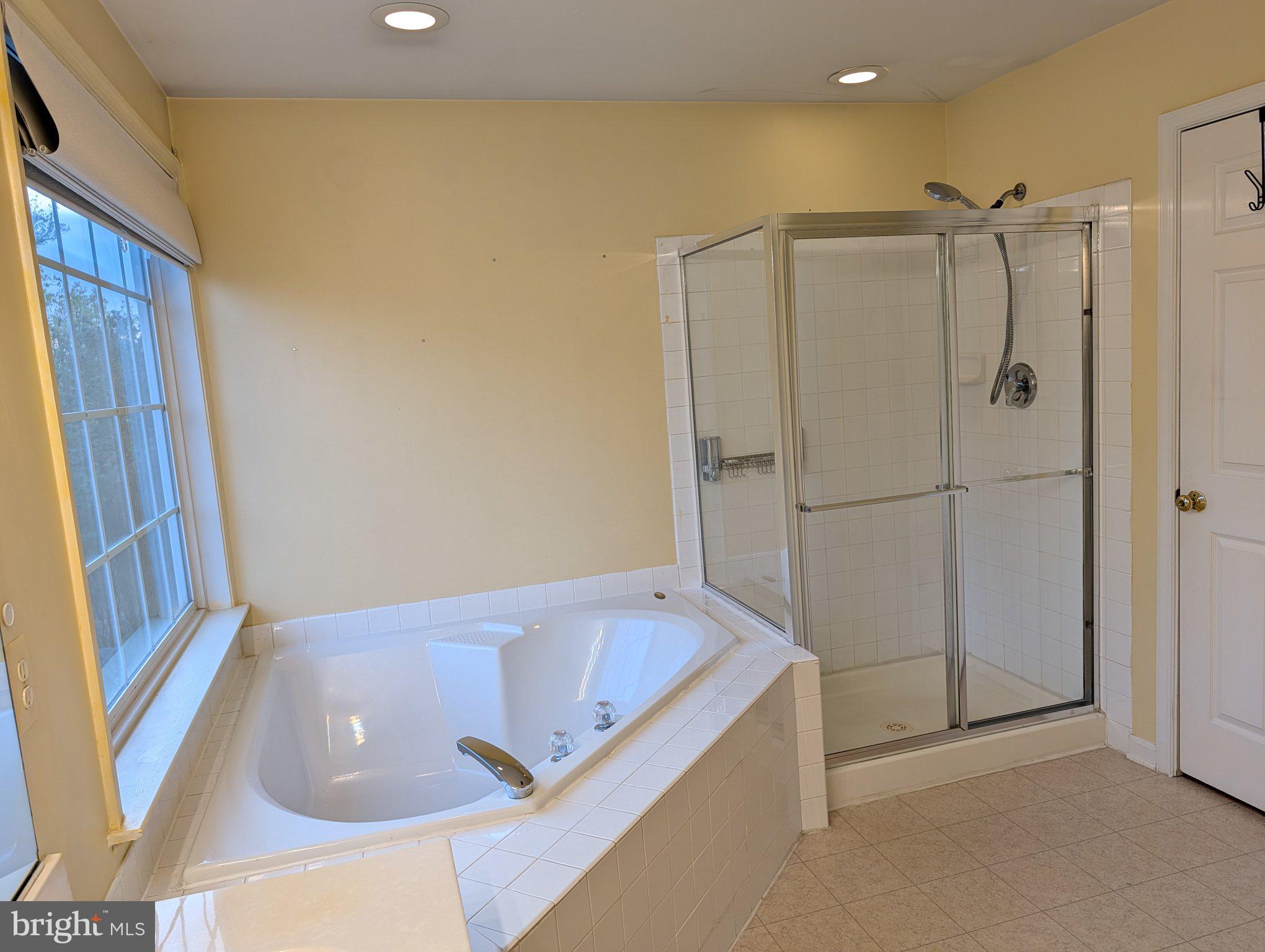 TALL OAKS - Residential