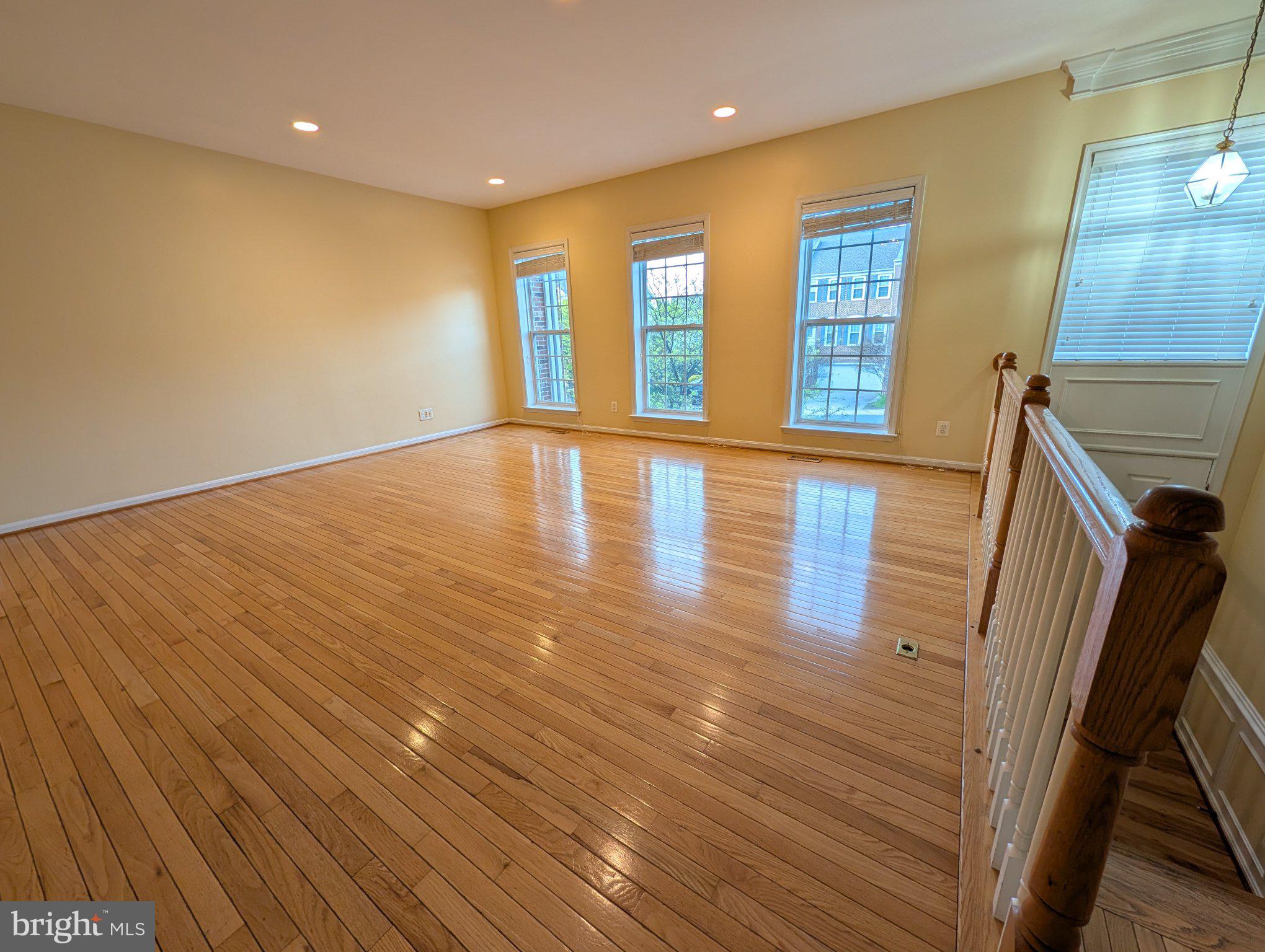 TALL OAKS - Residential