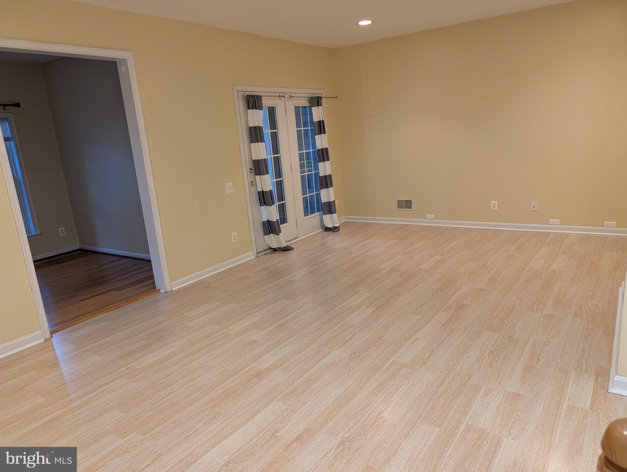 TALL OAKS - Residential