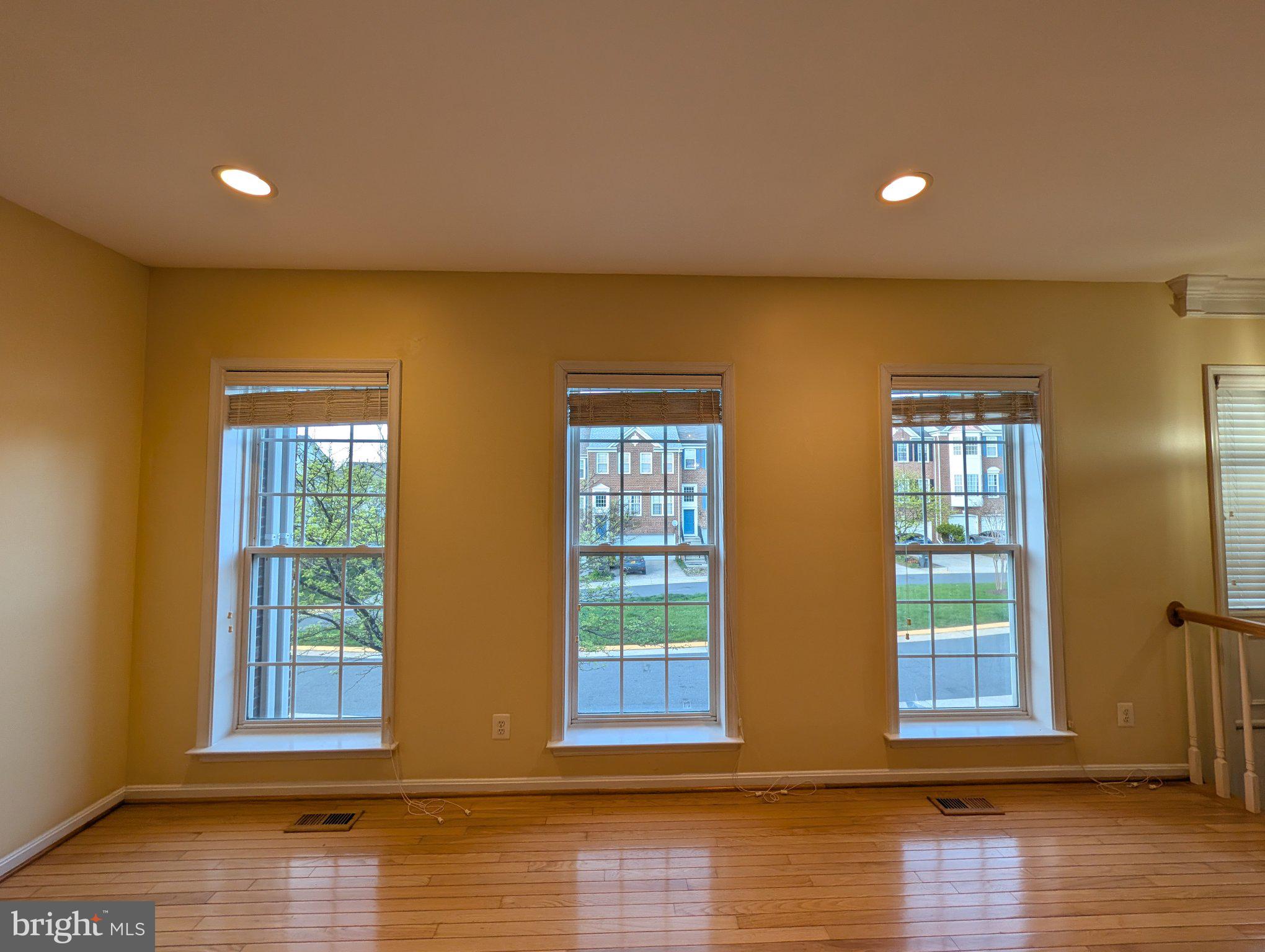 TALL OAKS - Residential