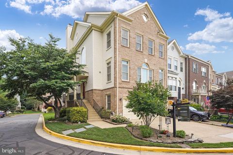 Townhouse For Rent - 6624 Thurlton Drive<br/> ALEXANDRIA, VA 22315