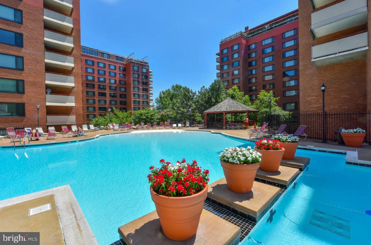 RIVER PLACE NORTH - Residential
