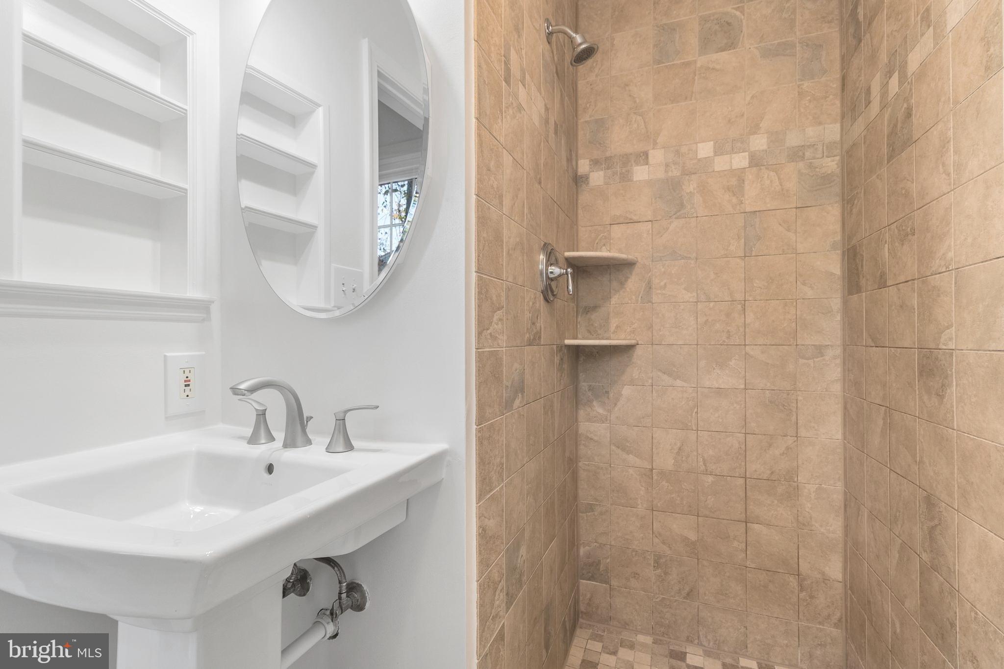 FALLS HILL - Residential