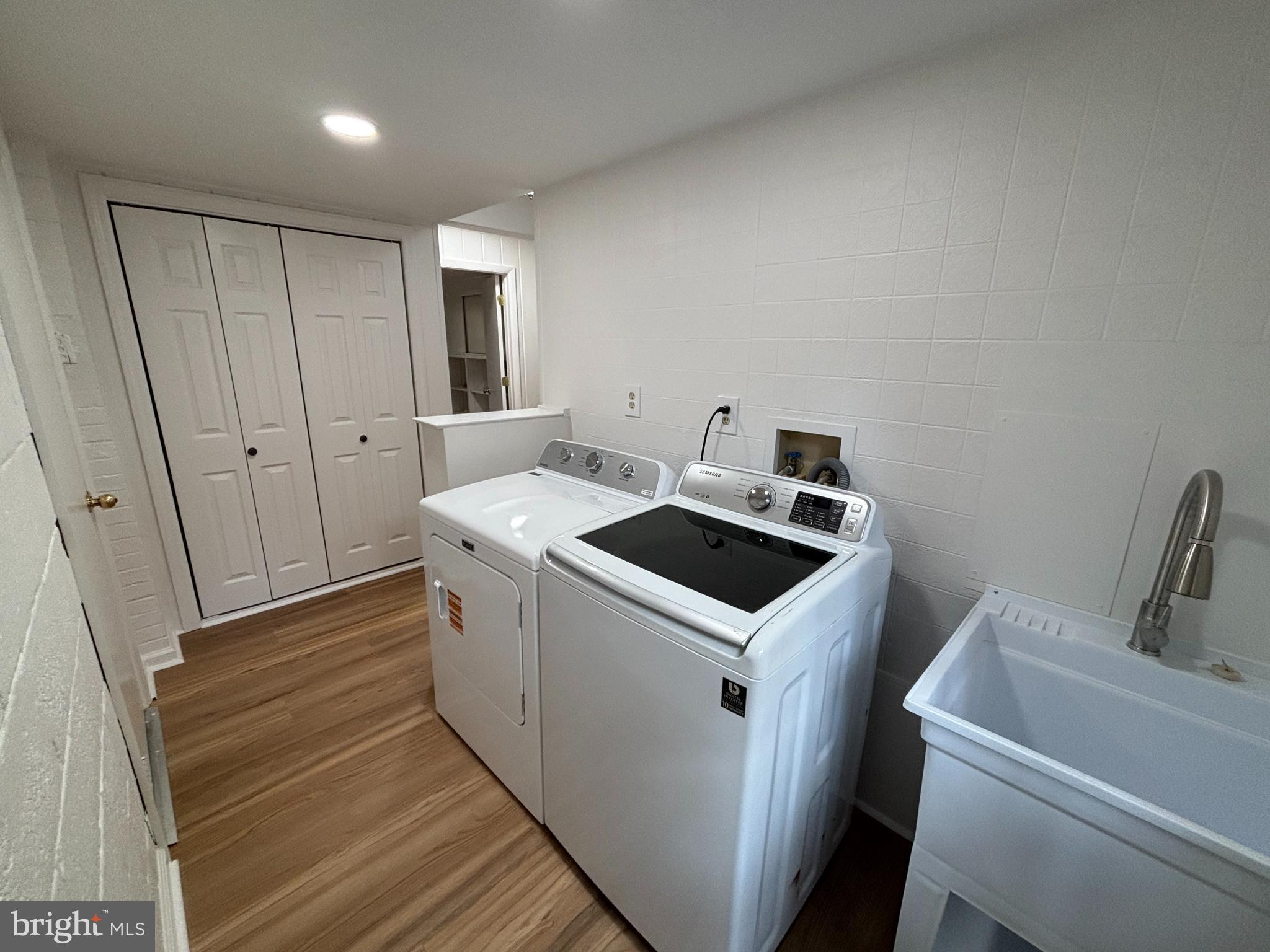 FALLS HILL - Residential