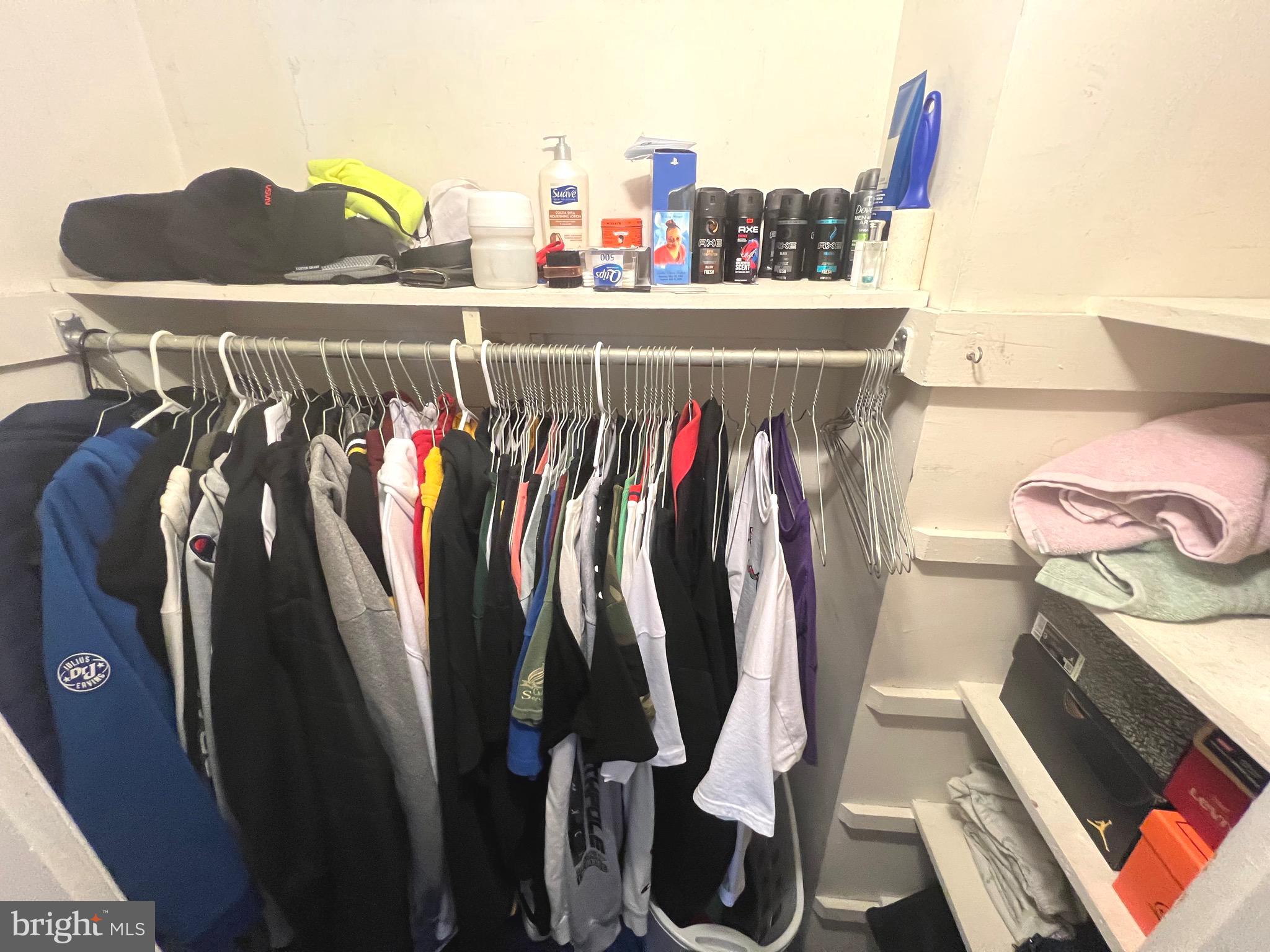 HUNTLEY SQUARE CONDOMINIUMS - Residential