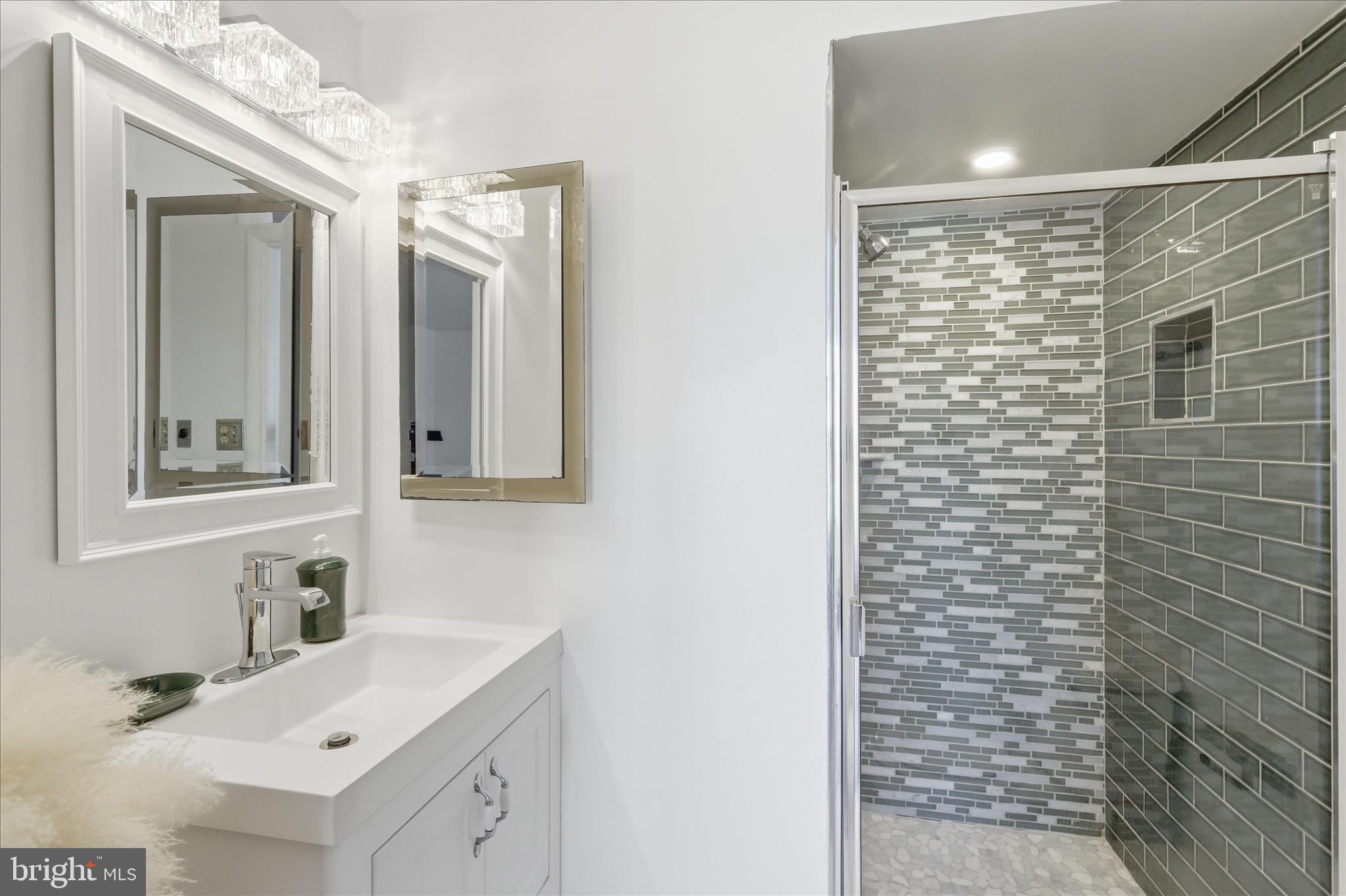 HUNTLEY SQUARE CONDOMINIUMS - Residential