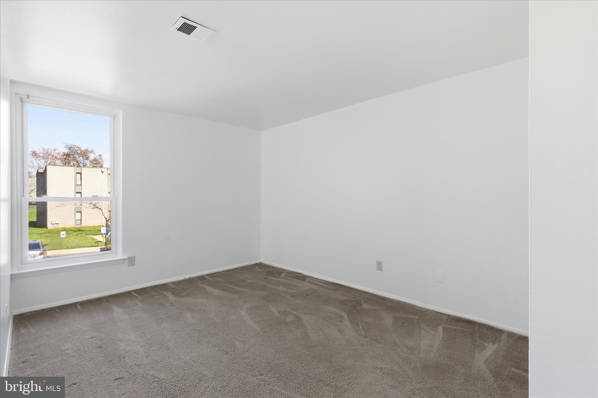 HUNTLEY SQUARE CONDOMINIUMS - Residential