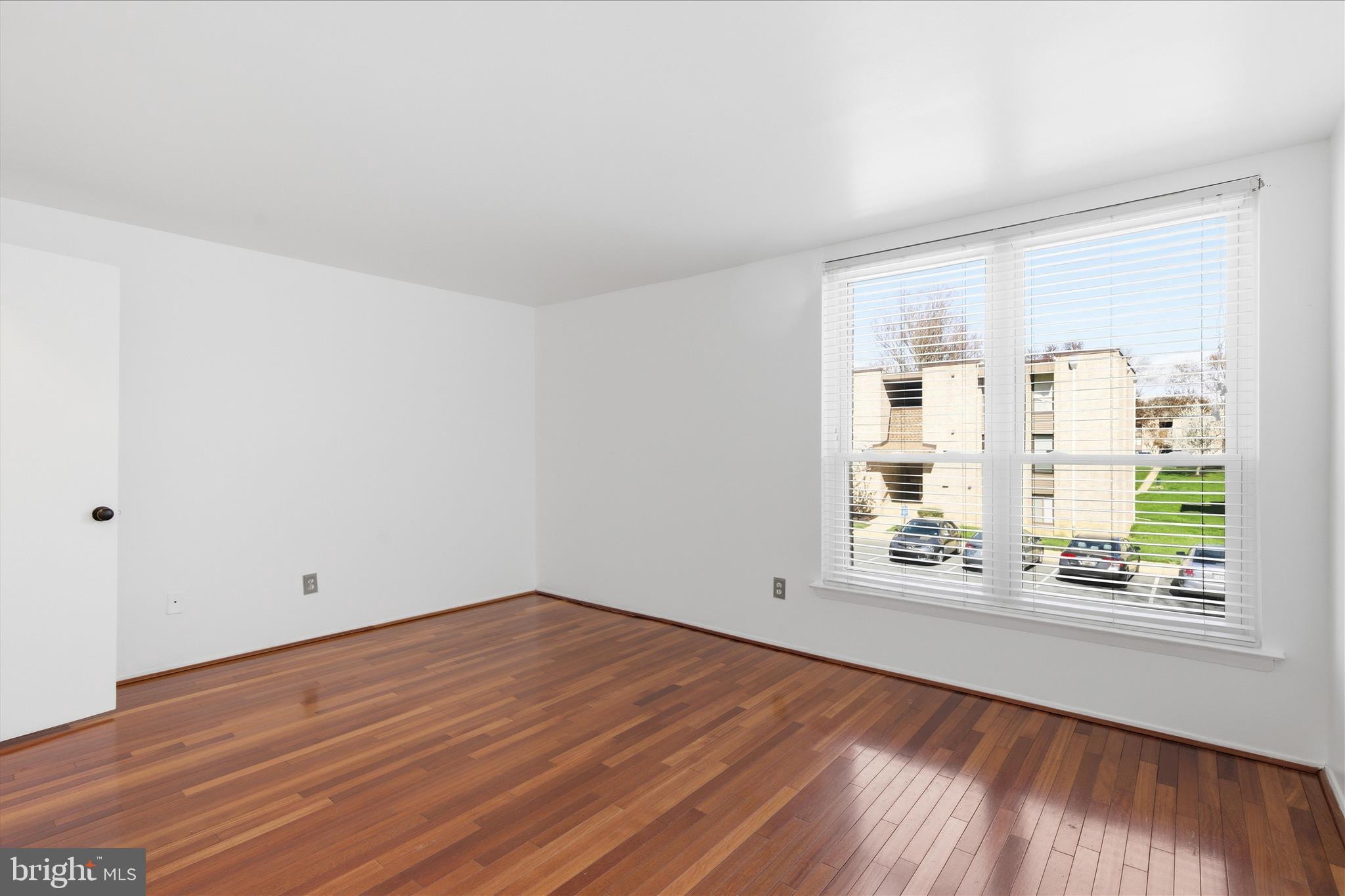 HUNTLEY SQUARE CONDOMINIUMS - Residential