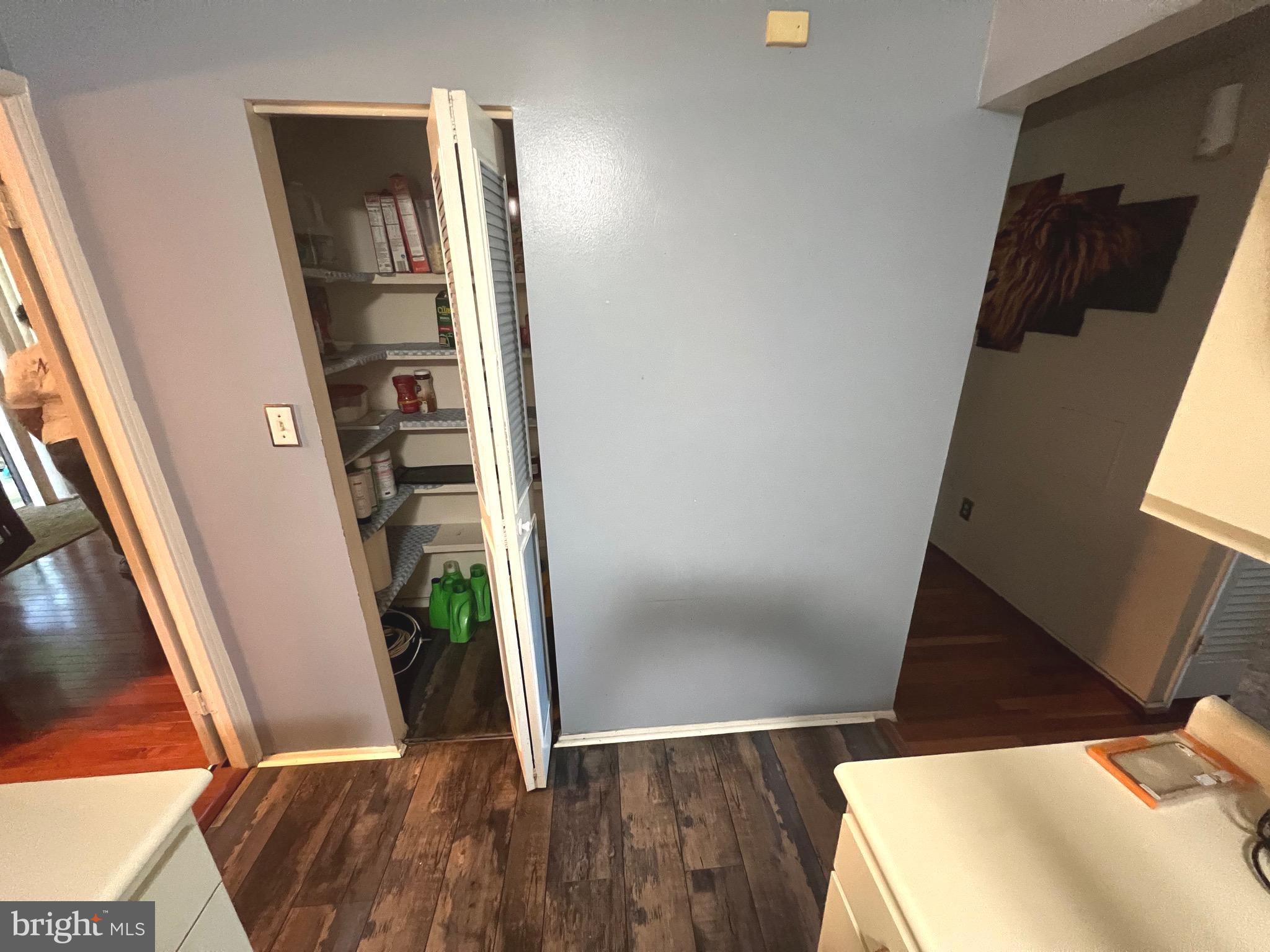 HUNTLEY SQUARE CONDOMINIUMS - Residential