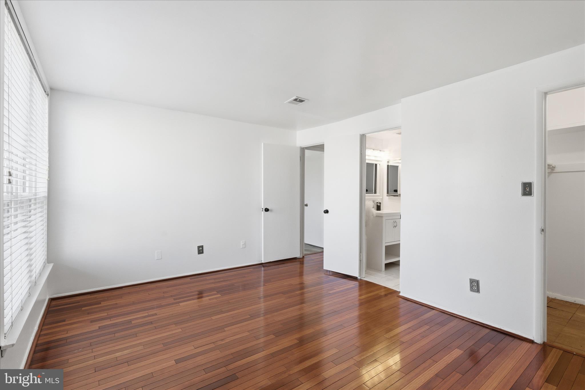 HUNTLEY SQUARE CONDOMINIUMS - Residential